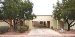 Los Reales  Cardinal area 2/2 with A/C  covered parking Gallery 1