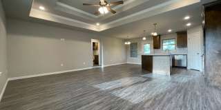 Beautiful 3/2 home in convenient location Gallery 1