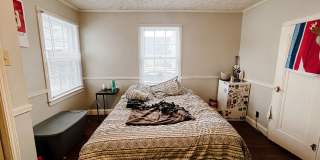 PRELEASING for AUGUST! Close to Campus Gallery 21