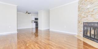 Huntington Square Gallery 28