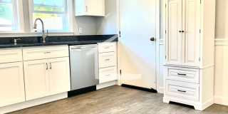 HUGE 3 bed duplex in the heart of Oak Square! Gallery 19