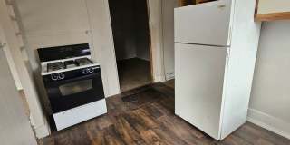 Lower one bedroom unit on east side Gallery 5