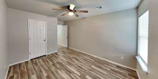 Beautiful 3 Bedroom 2 Bath Home With Storm Shelter in Mustang Schools Gallery 16