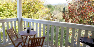 Beautiful and Quiet Upstairs 2 Bedroom 2 Bath Apartment with Wonderful Views Gallery 6