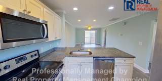 Beautiful Upper-Level Condo with Convenient Mid-Town Location Gallery 7
