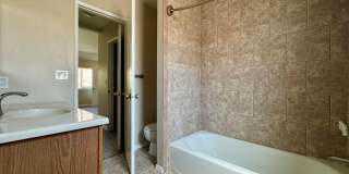 2 Bedroom/2.5 Bathroom Townhouse Fashion Park Villas Across Shops at Santa Anita Gallery 15