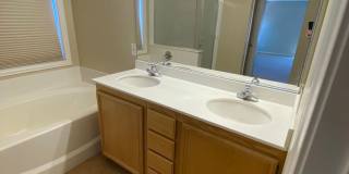 Wonderful 3 bed/2.5 bath home located in Summerlin Gallery 10