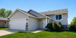 Spacious, freshly painted split entry home in NW Rochester! Gallery 1
