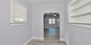 Exquisite Remodeled Retreat: 4 Bed, 1 Bath Gem in St. Petersburg Gallery 17