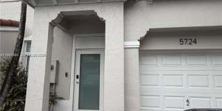 5724 NW 112th Pl Gallery 1