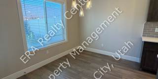 Move-In Bonus!! 3 Bed 2.5 Bath Twin Home in Crescent Hills Gallery 8
