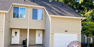 Spacious 3 Bedroom 2.5 Bathroom Townhouse in Bountiful Gallery 1