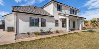 Custom 6 Bedroom Home in Great Location. Gallery 35