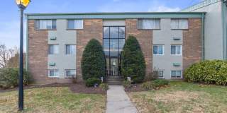 2Br/ 1Ba - Beautifully renovated first-floor walkout condo in water privileged community available now! Gallery 3