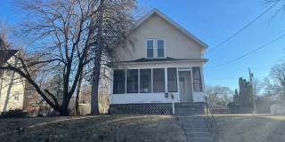 Charming 3 Bedroom Home with Screened Porch and 2 Car Garage Gallery 1