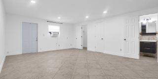 1041 Northeast 9th Avenue Gallery 12