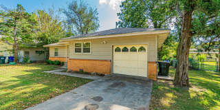 Three Bedroom Home in tree filled neighborhood! Lawn care included! Gallery 3