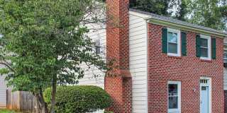 End-unit Townhouse with large yard Gallery 1