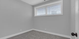 4827 S Saint Lawrence Avenue Gallery 21