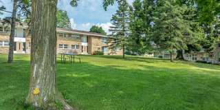 Newly Remodeled 2 Bedroom + den near Hilldale Mall Gallery 37