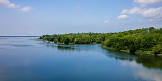 Avalon Great Neck Gallery 37