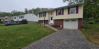 Beautiful 3 Bedroom Split Entry - Plum School District - AVAILABLE NOW Beautiful 3 Bedroom Split Entry - Plum School District - AVAILABLE NOW Gallery 1