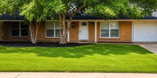 Located On A Quiet Cul-De-Sac! Gallery 2