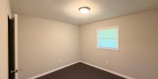 Nice 2 BR/1 Bath Duplex - Covered Parking & Large Backyard Gallery 9