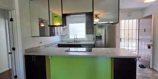 Colonnade on the Greens - 3 bedroom, 2 bath unit with 2 tandem parking. Gallery 9