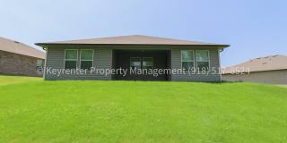 Beautifully Updated 4Bed/2Bath Home, Backs Up to Greenbelt! Gallery 9
