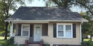 CRETE: Charming Home, 2 Stall Garage, Washer/Dryer Included Gallery 1