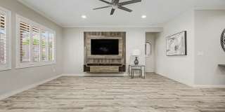 Stunning upgraded Solera At Anthem Home with Spa in back yard! Gallery 9