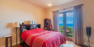 Gorgeous 5 Bedroom Home with sweeping views and pool Gallery 21