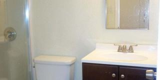 ***INCREDIBLE TOWNHOME with ALL appliances & water, sewer, trash INCLUDED! Gallery 8