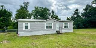 Beautiful 3/2 Mobile Home w/ Lawn Maintenance Included Gallery 1