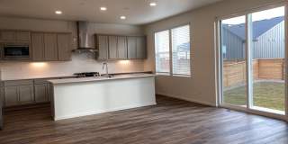 Exquisite 3 Bed 2.5 Bath Single Family Home Gallery 12