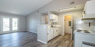 The Landings at Steele Creek Apartments Gallery 13