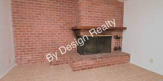 Spacious 3 Bed 2 Bath Eastside Home w/Huge Yard & Fireplace Gallery 12