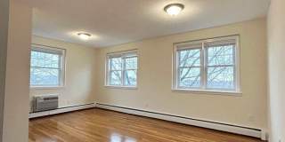 Charming 1 Bedroom-No Broker Fee Gallery 1