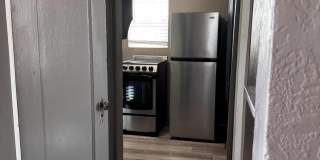 213 W Oak Street Gallery 1