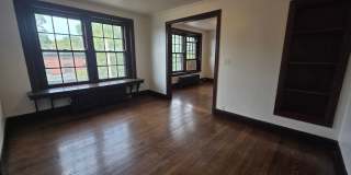 2 Bedroom, 1 Bathroom in Historical Woodland Avenue building! Gallery 18