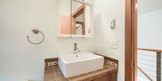 Beautiful 2 Bed Townhome Conveniently Located In Seattle! Gallery 17