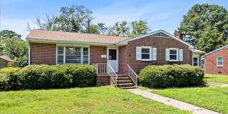 3BR/1.5BA Brick Ranch with Fireplace | Extra Storage | Hampton Near Shipyard & I-64 Gallery 1