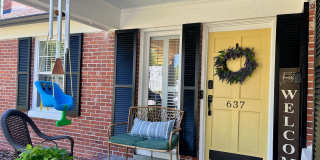 3/2 Duplex Conveniently Situated in an Established Neighborhood! Gallery 3