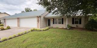 CHARMING KODAK BUNGALOW WITH ATTACHED 2-CAR GARAGE! Gallery 1