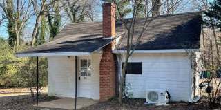 1 BR/1 BA Cottage Off Prince Ave! Gallery 1