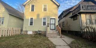 2 Bedroom Lower Duplex Milwaukee Gallery 1
