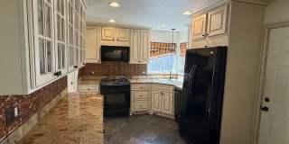 Gorgeous 3 Bed 1 Bath in The Village Gallery 5