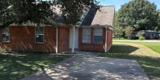 Newly refreshed spacious 2bedrooms,2 baths duplex in Eagle Lake, TX. Gallery 1