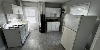 2 bedroom house with garage! Gallery 6